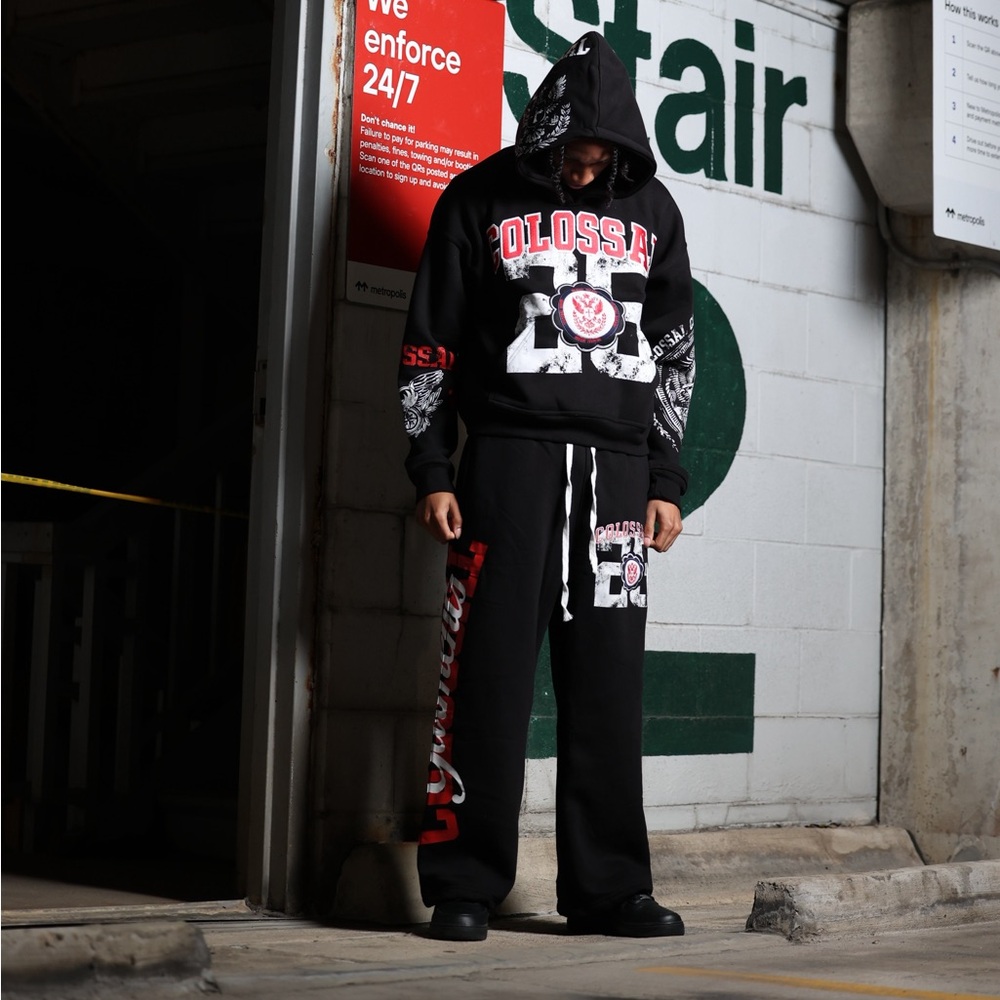 BLACK COLOSSAL SWEATSUIT